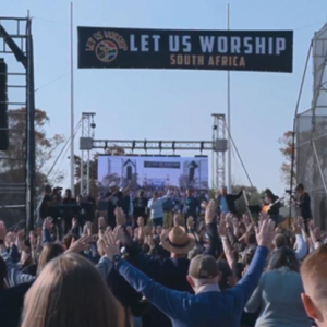 8,000+ Attend ‘Let us Worship’ Event – Many Threw Away Drugs, Needles, and Pills