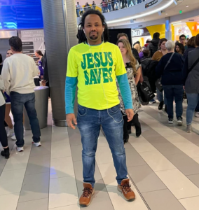 Man Told to Leave Mall for Wearing ‘Jesus Saves’ Shirt